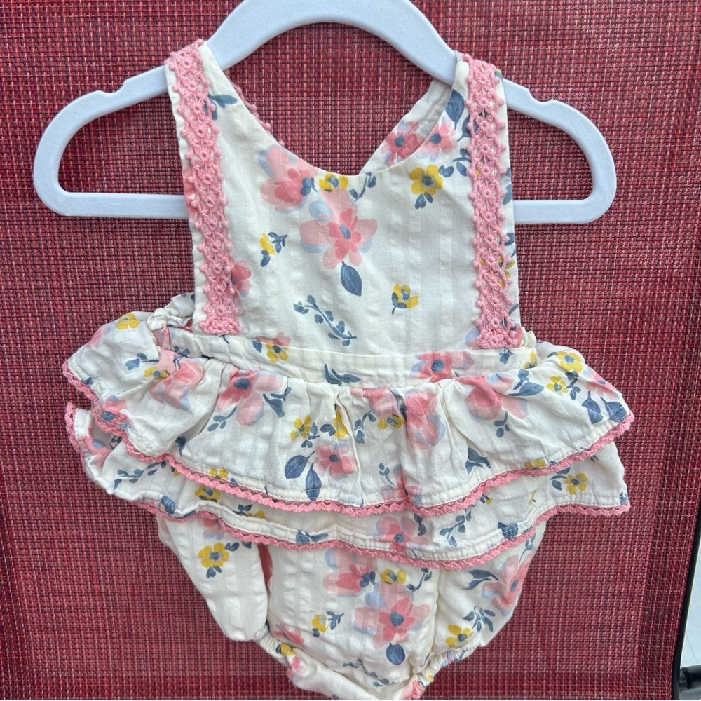 🍭Joie Pastel Floral Baby Outfit with ruffle bottom 6-9 months